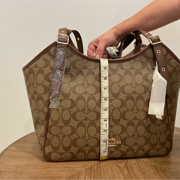 Coach Meadow Shoulder Bag In Signature Canvas - Picture 4 of 6